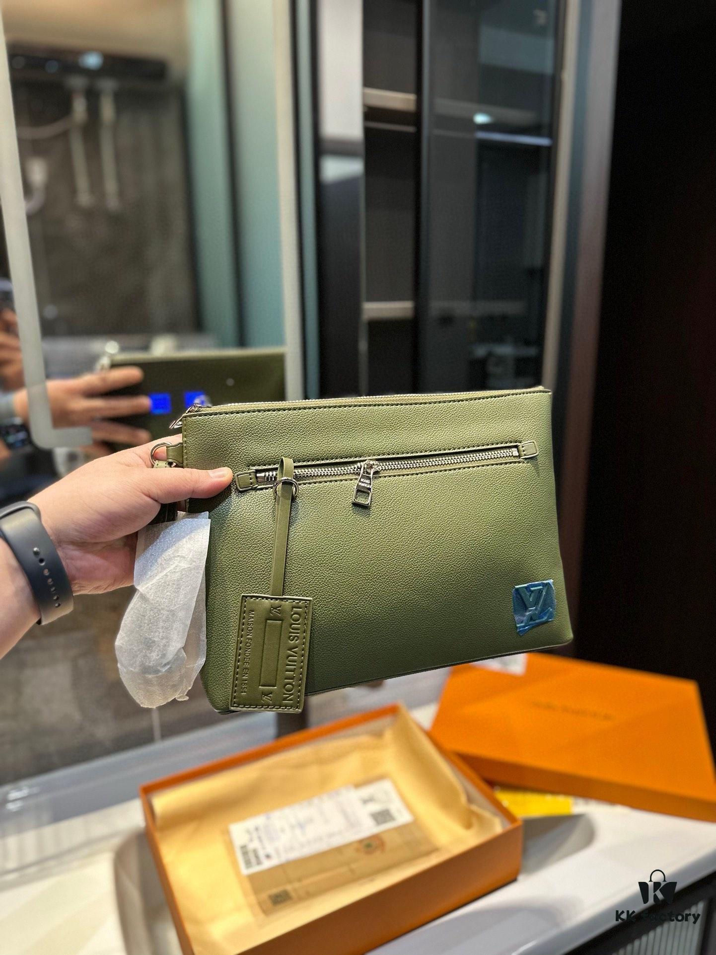 LV New Men's Clutch Bag, Stylish and Youthful Design with Adjustable Shoulder Strap