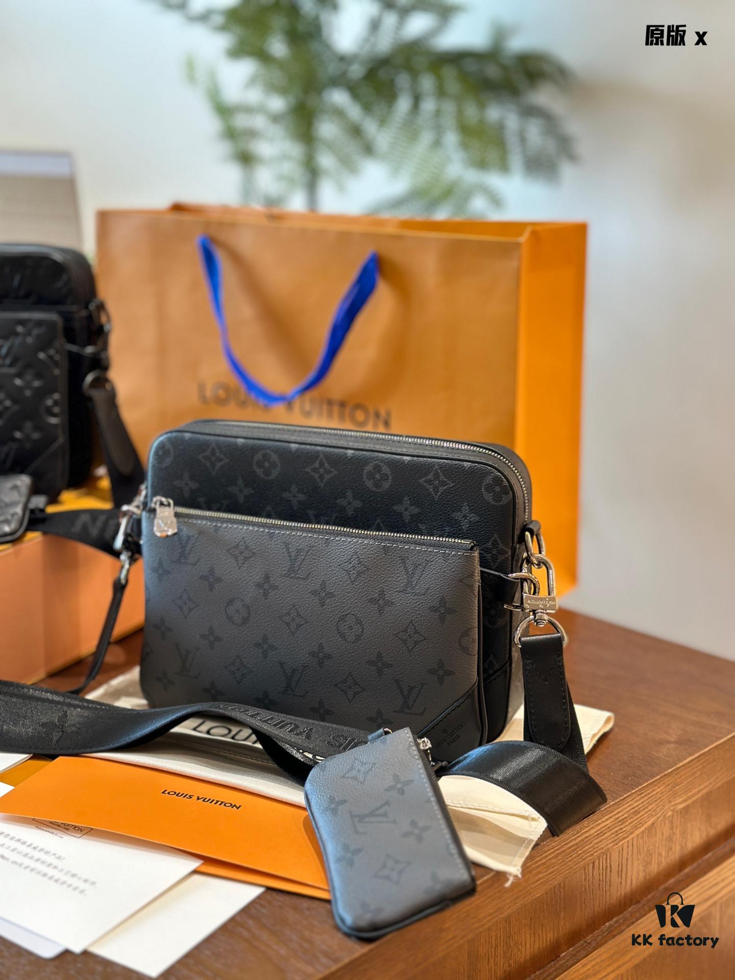 Embossed Cowhide Black Monogram LV Men's Trio Three-in-One Messenger Bag in Black Knight Style