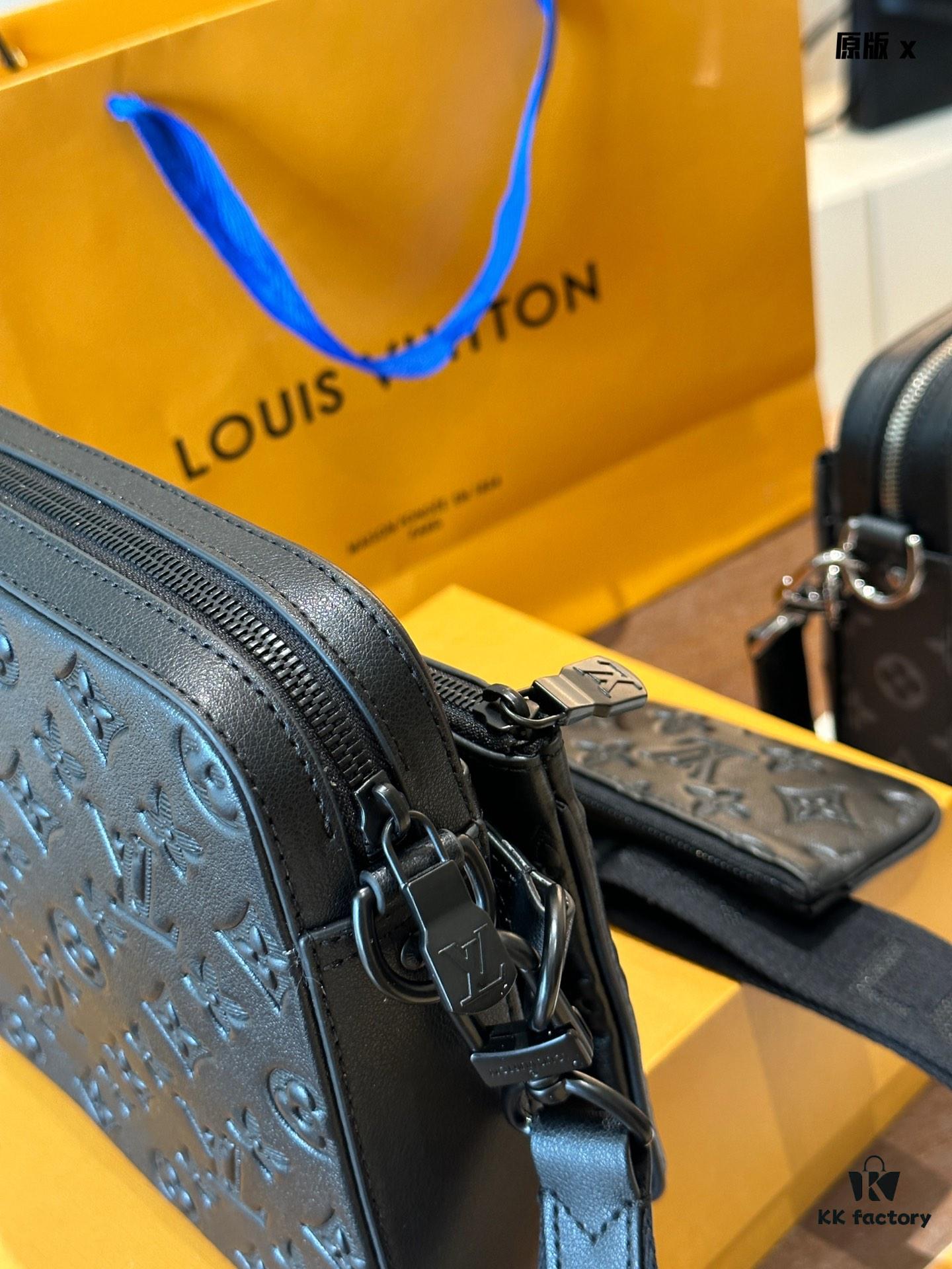 Embossed Cowhide Black Monogram LV Men's Trio Three-in-One Messenger Bag in Black Knight Style