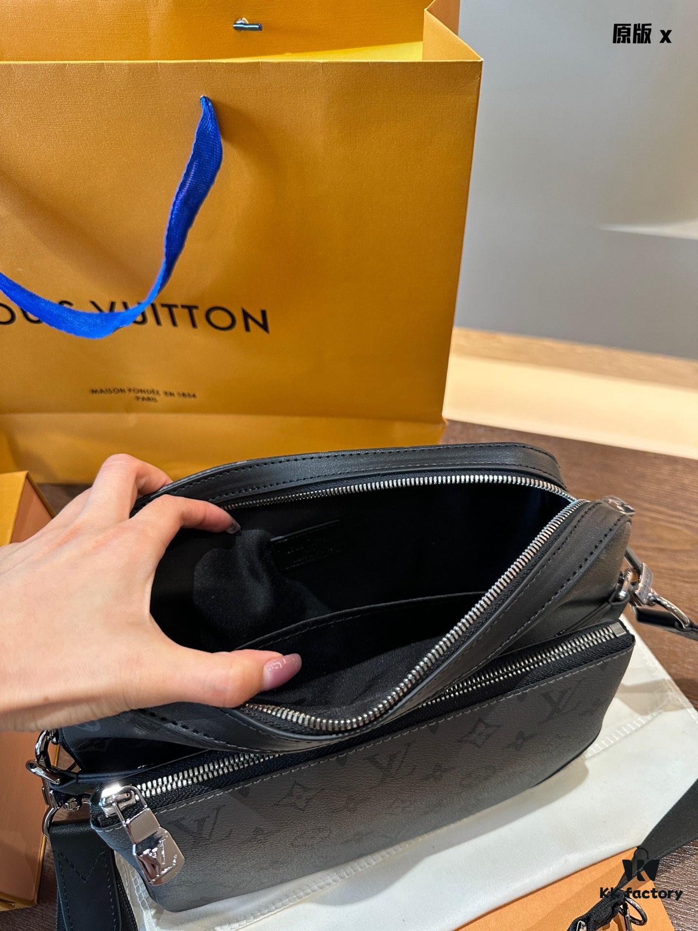 Embossed Cowhide Black Monogram LV Men's Trio Three-in-One Messenger Bag in Black Knight Style