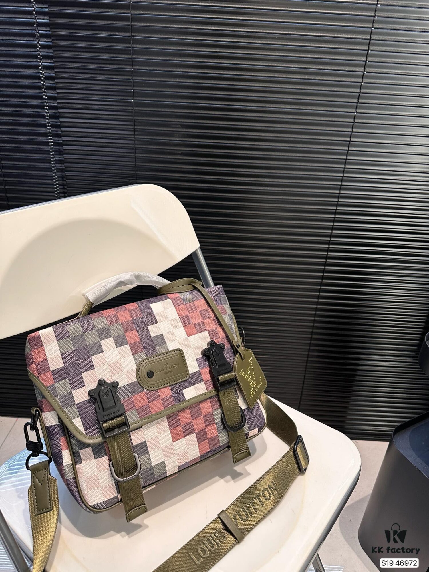 Louis Vuitton Men's Messenger Bag, Shoulder Bag, Size 28x21, Model No. 46972