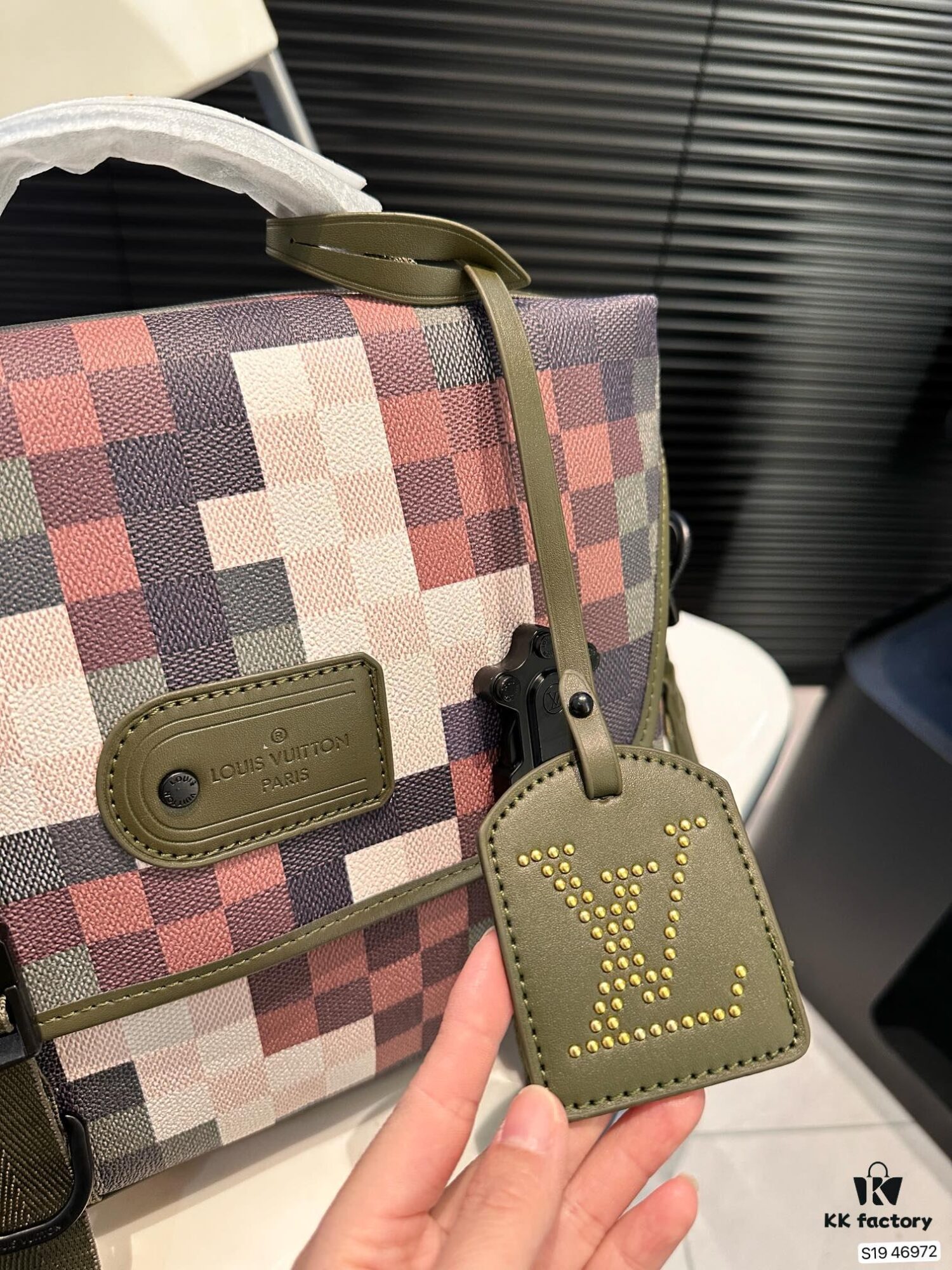 Louis Vuitton Men's Messenger Bag, Shoulder Bag, Size 28x21, Model No. 46972