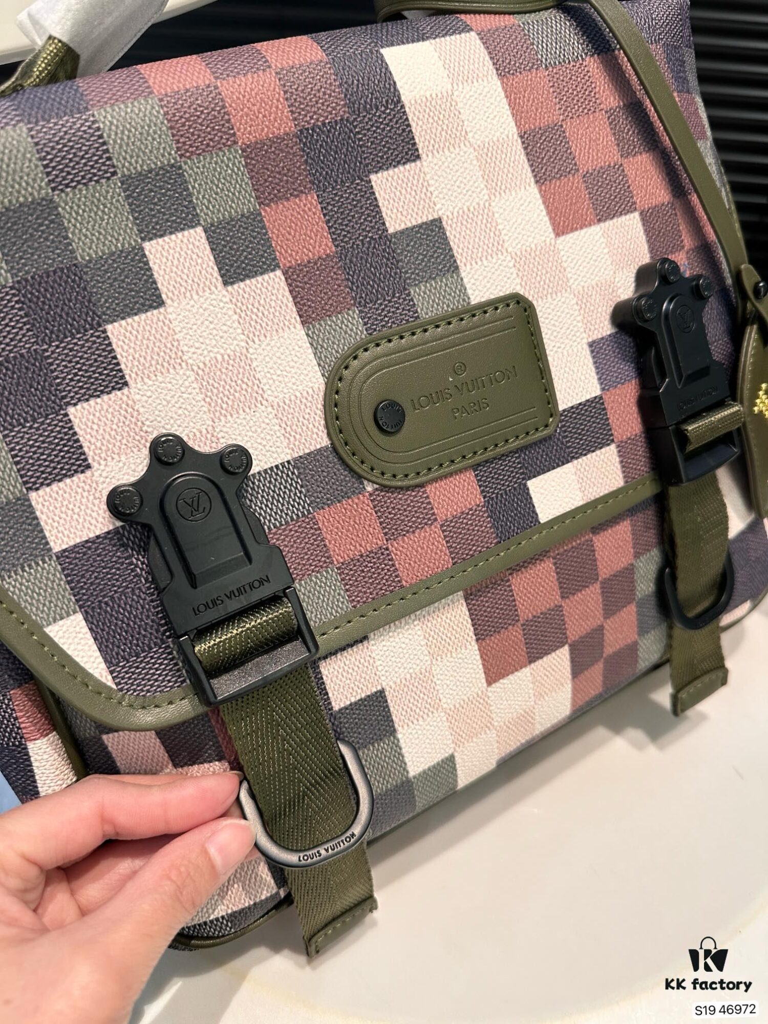 Louis Vuitton Men's Messenger Bag, Shoulder Bag, Size 28x21, Model No. 46972