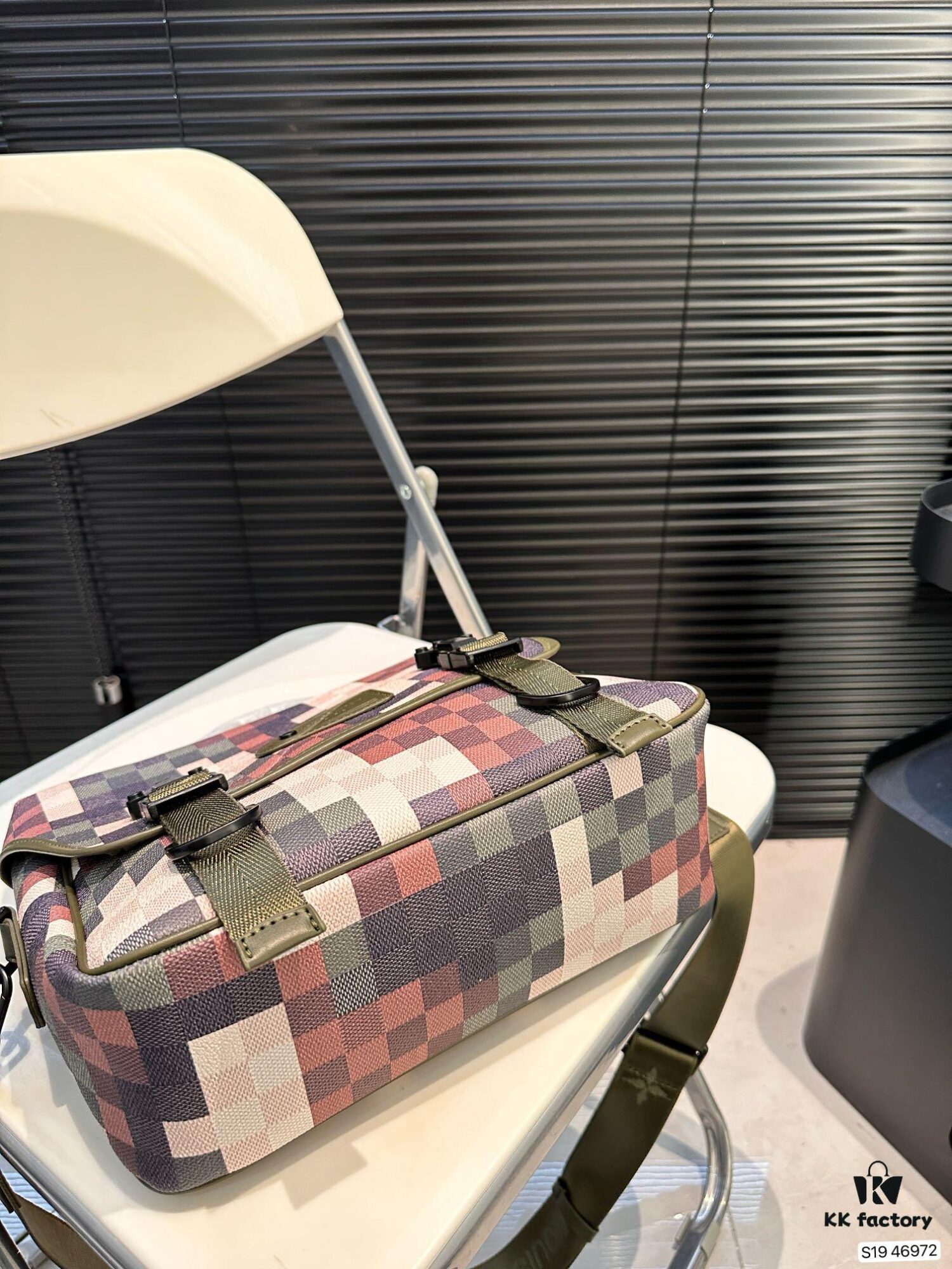 Louis Vuitton Men's Messenger Bag, Shoulder Bag, Size 28x21, Model No. 46972