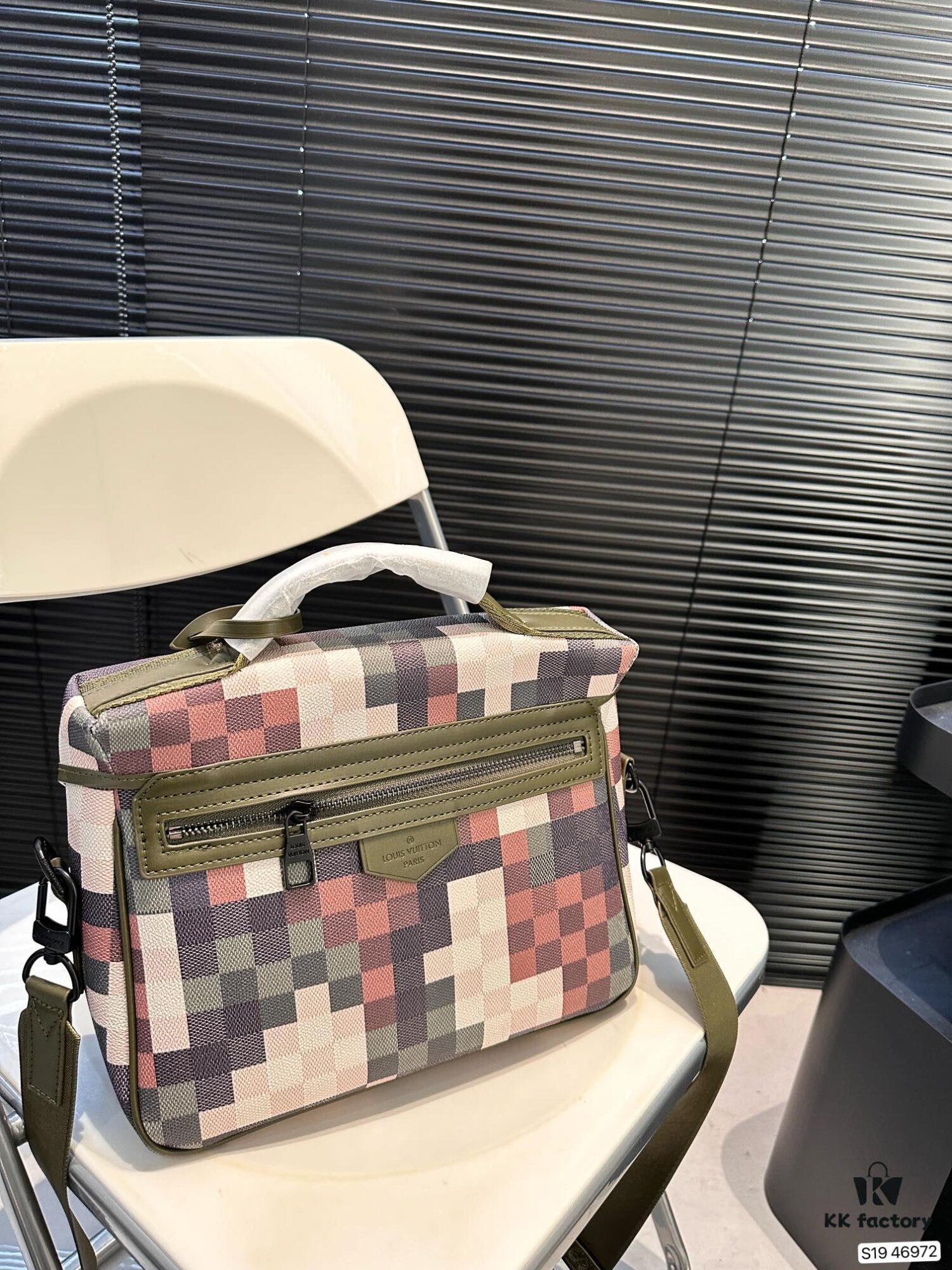 Louis Vuitton Men's Messenger Bag, Shoulder Bag, Size 28x21, Model No. 46972