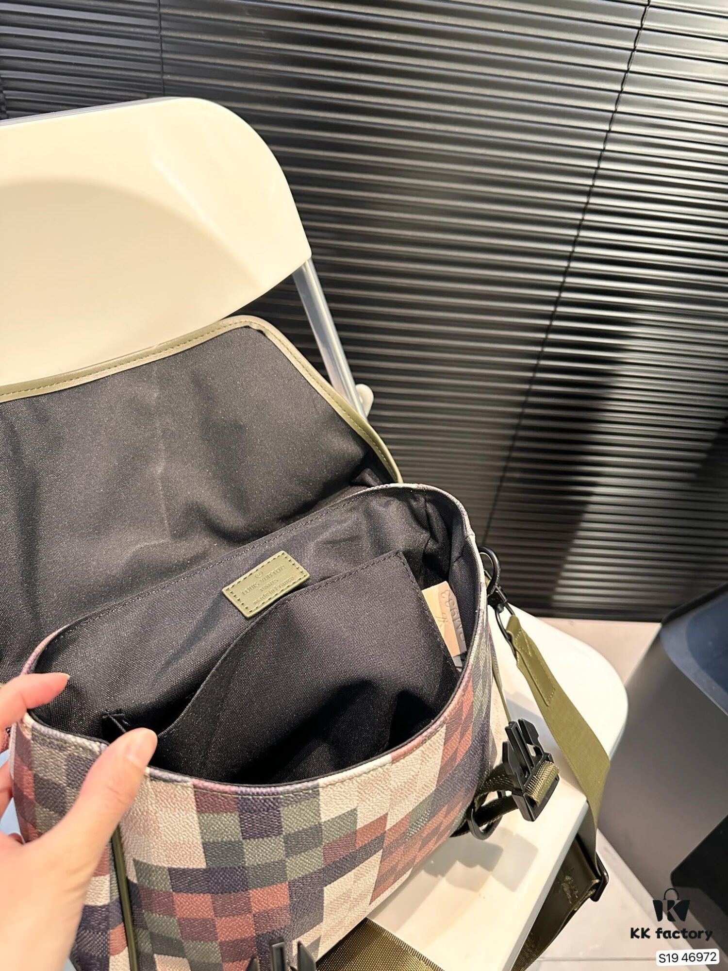 Louis Vuitton Men's Messenger Bag, Shoulder Bag, Size 28x21, Model No. 46972