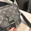 Louis Vuitton Men's Messenger Bag, Shoulder Bag, Model 46973, Size 19x17