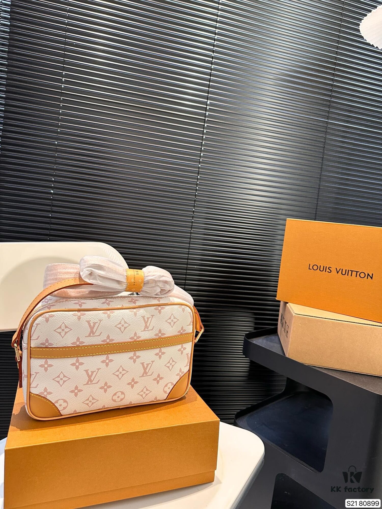 Vintage LV Men's New Camera Bag with Foldable Box, Stylish Crossbody Shoulder Bag