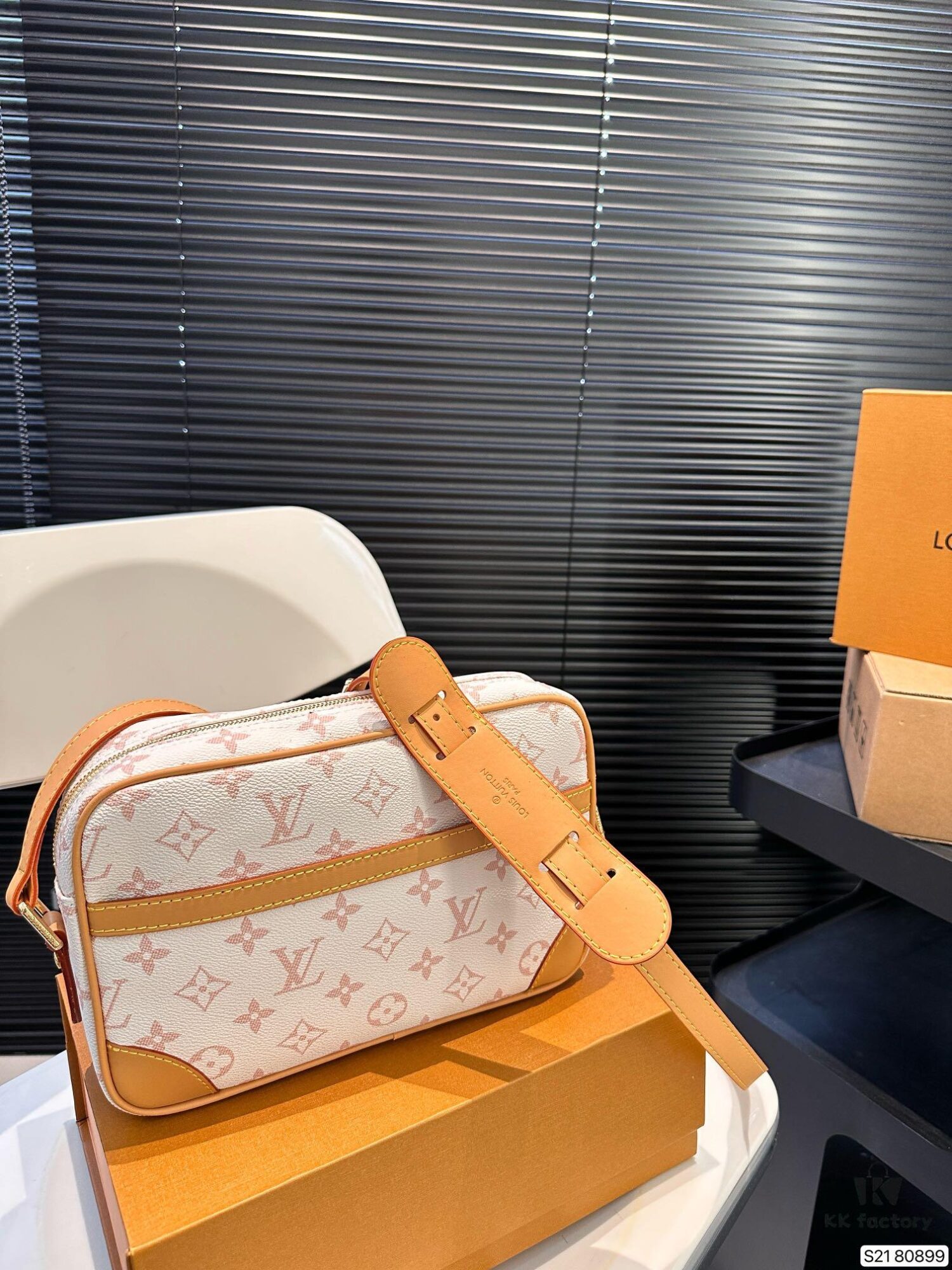 Vintage LV Men's New Camera Bag with Foldable Box, Stylish Crossbody Shoulder Bag