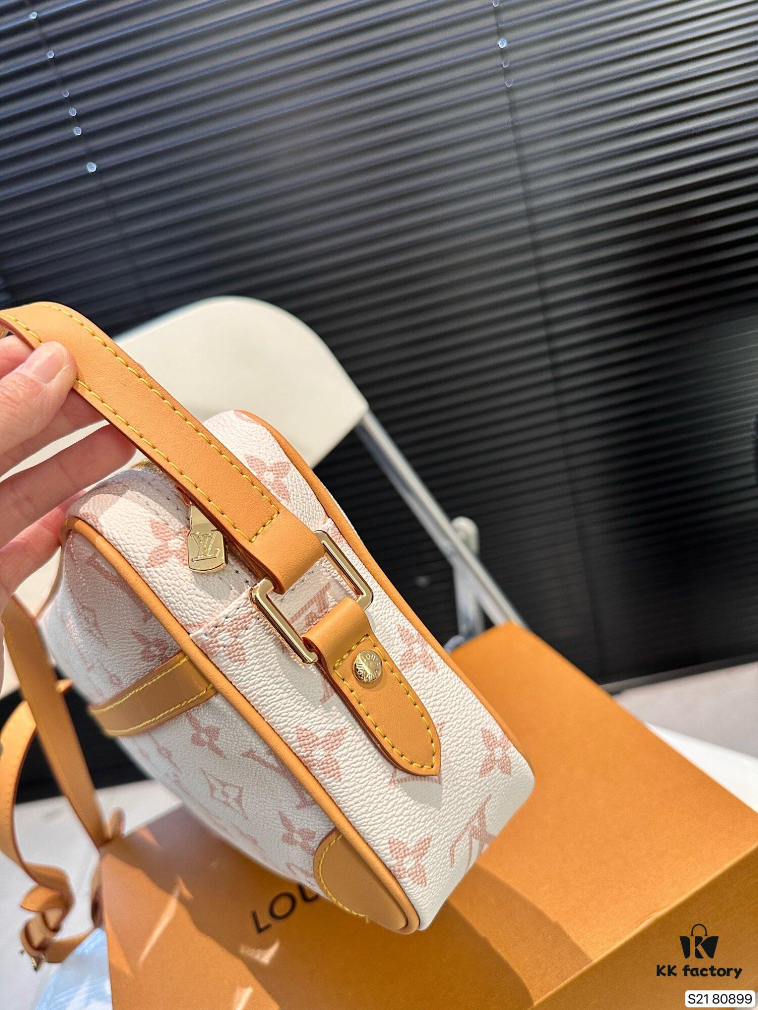 Vintage LV Men's New Camera Bag with Foldable Box, Stylish Crossbody Shoulder Bag