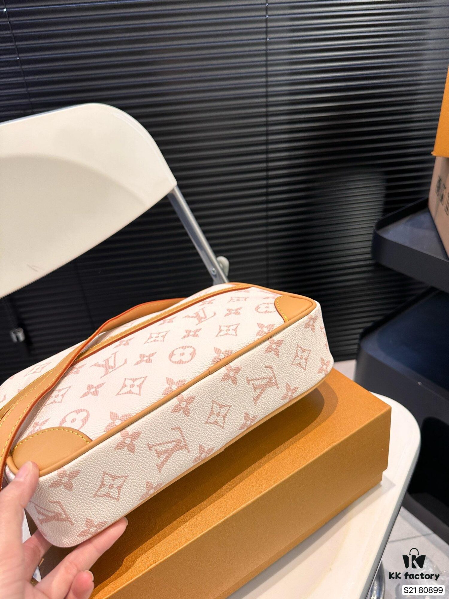 Vintage LV Men's New Camera Bag with Foldable Box, Stylish Crossbody Shoulder Bag