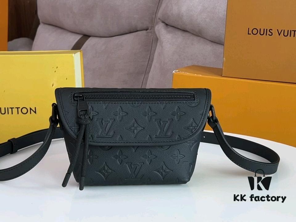 Authentic Full-Grain Leather with Chip 💝 Embossed Calfskin Mini Pulse Bag M12636