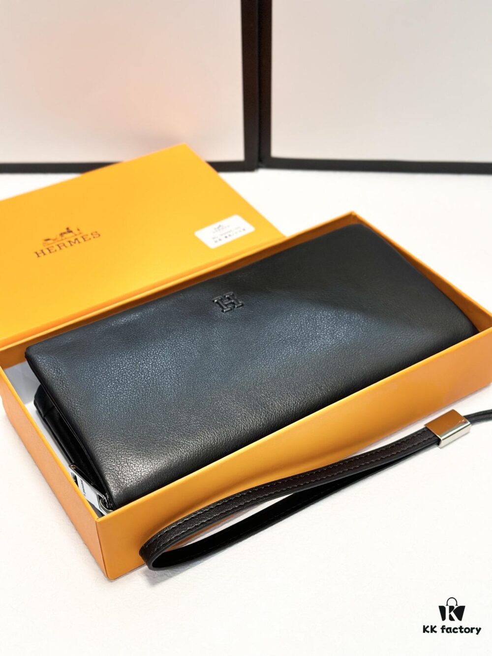 Hermès Black Leather Clutch - 21x10, Model 90095