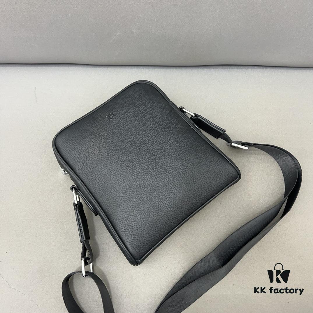 Hermès Embossed Shoulder Bag for Men, Genuine Leather Crossbody Bag, Casual and Business Style, Crafted with Precision Inlay Workmanship, Classic and Versatile Design, Premium Quality, Comes with Dust Bag, 22 x 20 cm