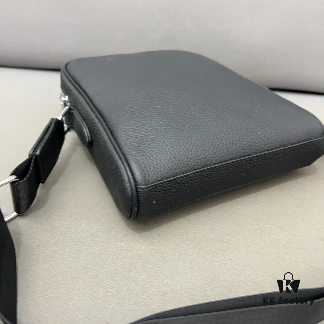 Hermès Embossed Shoulder Bag for Men, Genuine Leather Crossbody Bag, Casual and Business Style, Crafted with Precision Inlay Workmanship, Classic and Versatile Design, Premium Quality, Comes with Dust Bag, 22 x 20 cm