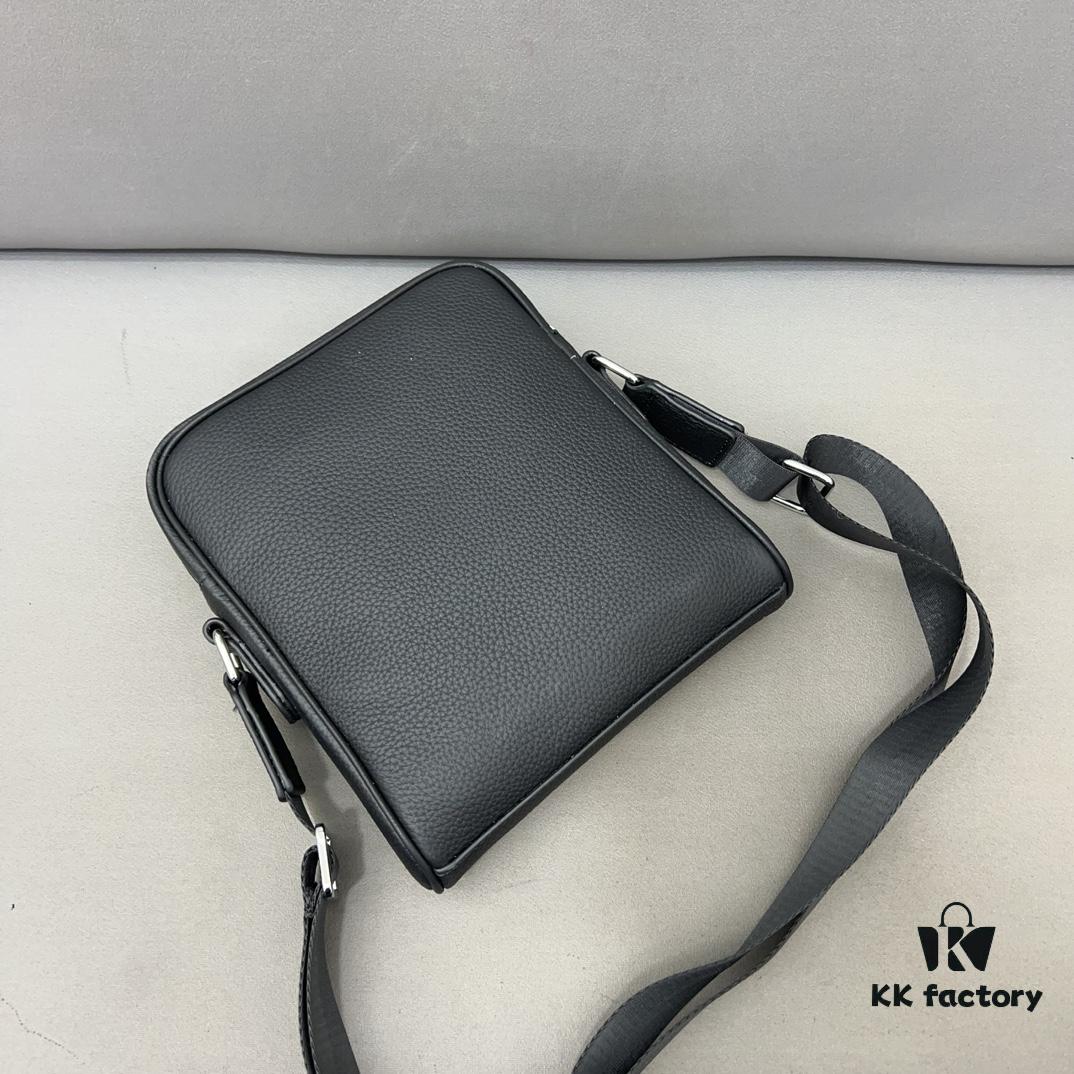 Hermès Embossed Shoulder Bag for Men, Genuine Leather Crossbody Bag, Casual and Business Style, Crafted with Precision Inlay Workmanship, Classic and Versatile Design, Premium Quality, Comes with Dust Bag, 22 x 20 cm