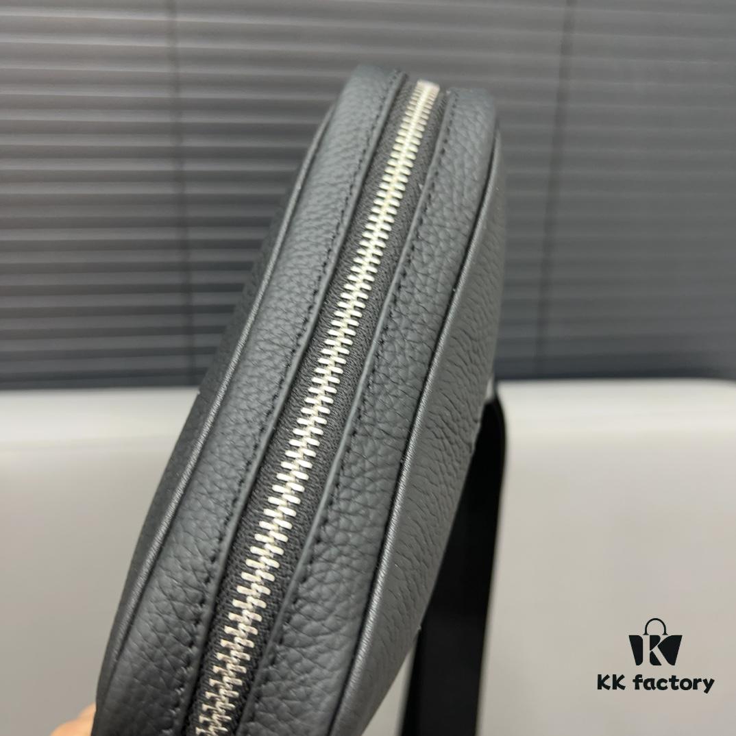 Hermès Embossed Shoulder Bag for Men, Genuine Leather Crossbody Bag, Casual and Business Style, Crafted with Precision Inlay Workmanship, Classic and Versatile Design, Premium Quality, Comes with Dust Bag, 22 x 20 cm