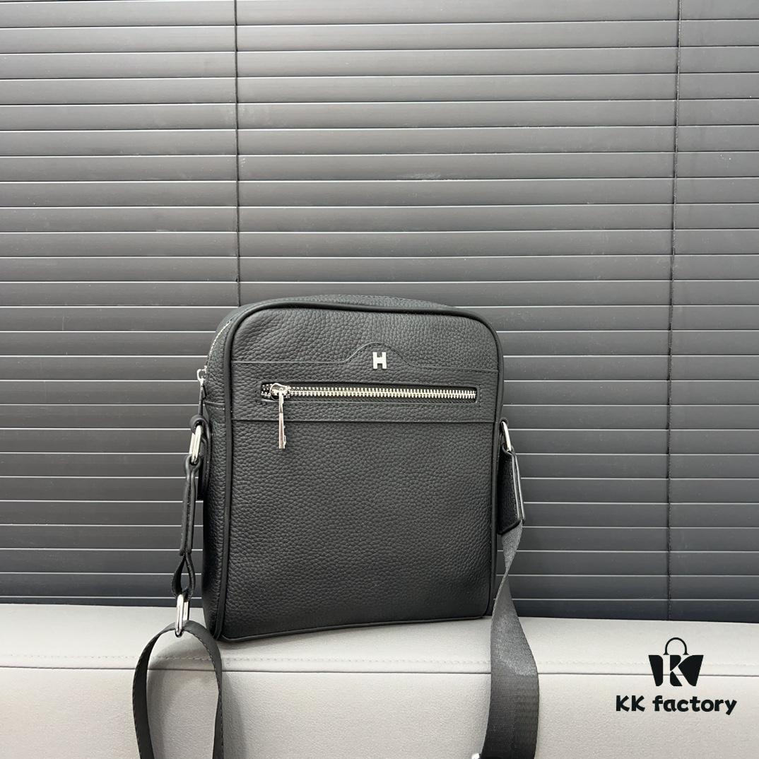 Hermès Embossed Shoulder Bag for Men, Leather Crossbody Bag, Casual Business Style, Exquisite Inlay Craftsmanship, Classic and Versatile Design