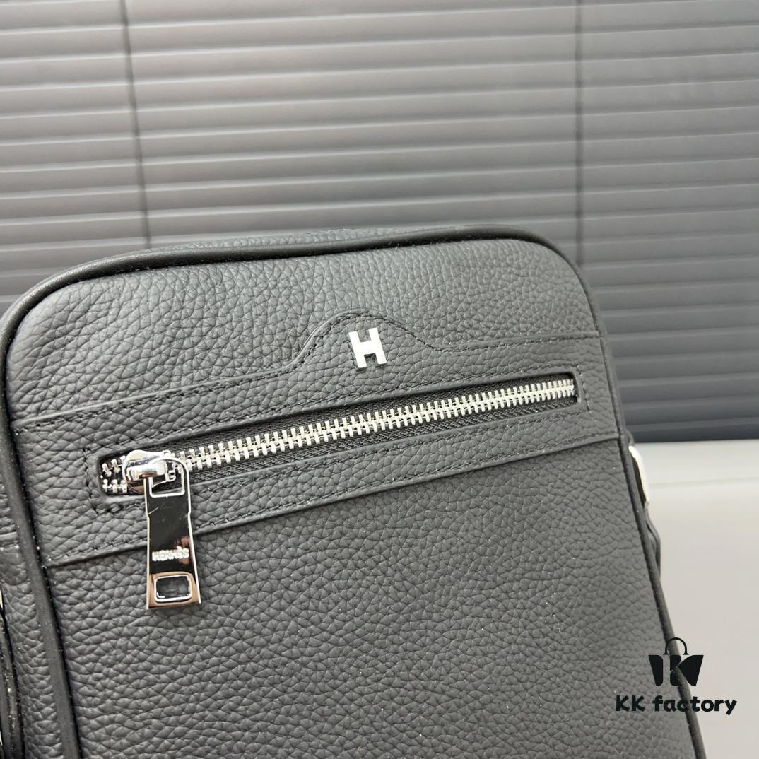 Hermès Embossed Shoulder Bag for Men, Leather Crossbody Bag, Casual Business Style, Exquisite Inlay Craftsmanship, Classic and Versatile Design