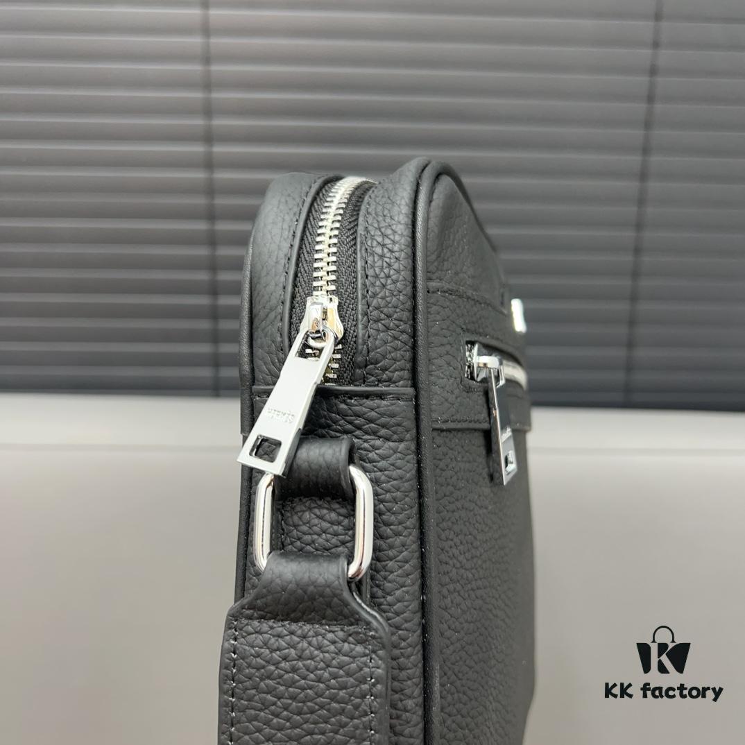 Hermès Embossed Shoulder Bag for Men, Leather Crossbody Bag, Casual Business Style, Exquisite Inlay Craftsmanship, Classic and Versatile Design