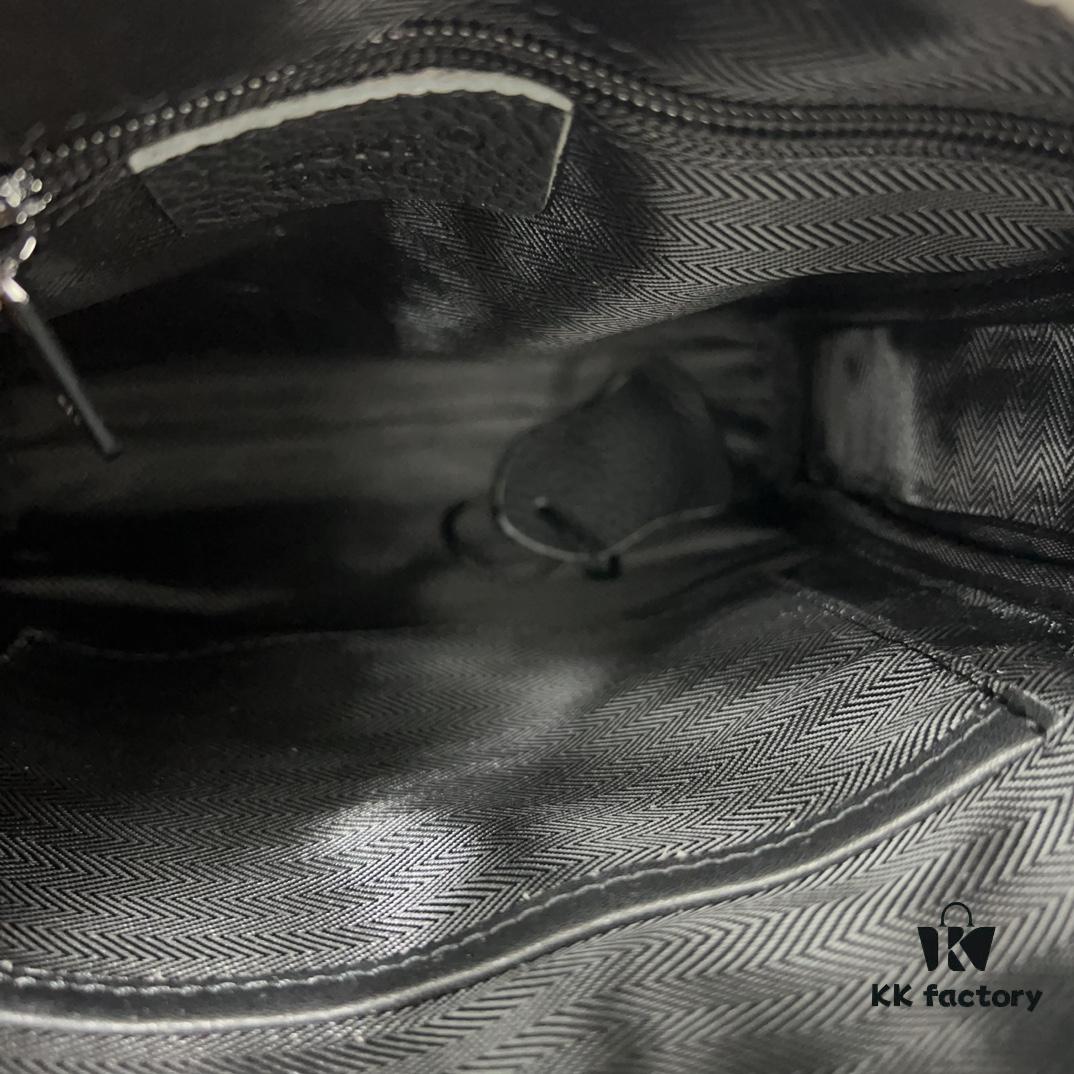 Hermès Embossed Shoulder Bag for Men, Leather Crossbody Bag, Casual Business Style, Exquisite Inlay Craftsmanship, Classic and Versatile Design