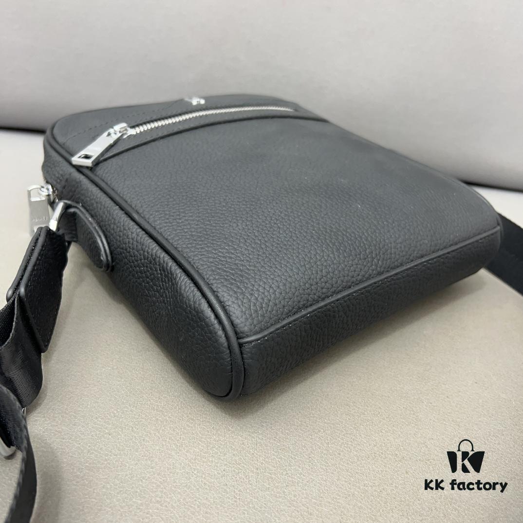 Hermès Embossed Shoulder Bag for Men, Leather Crossbody Bag, Casual Business Style, Exquisite Inlay Craftsmanship, Classic and Versatile Design