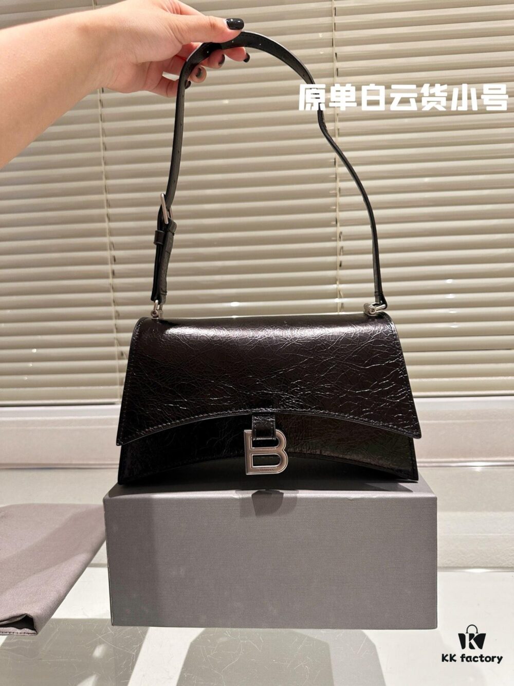 Balenciaga Autumn New Arrival Crush Bag in Top-Grain Leather
