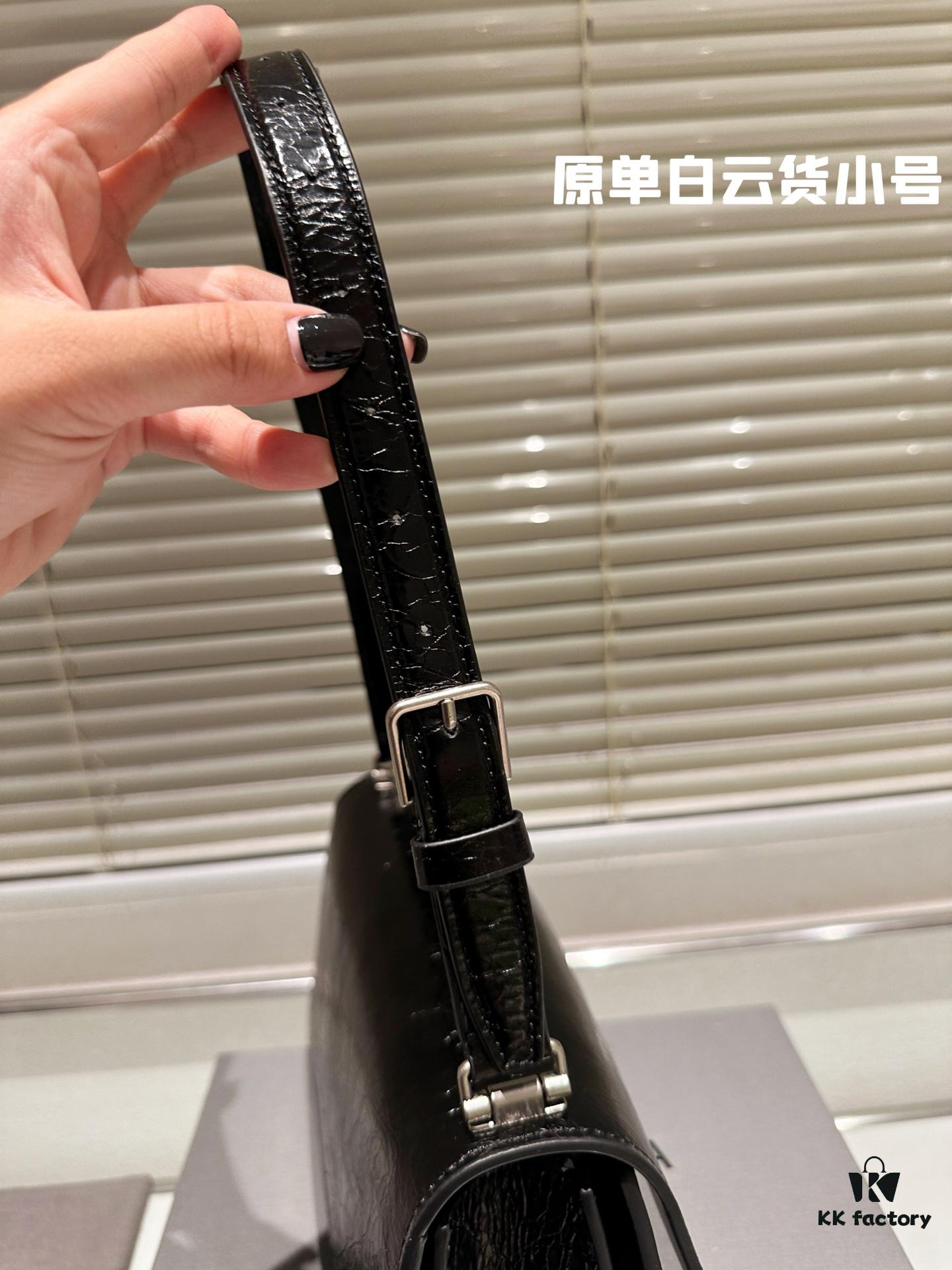 Balenciaga Autumn New Arrival Crush Bag in Top-Grain Leather