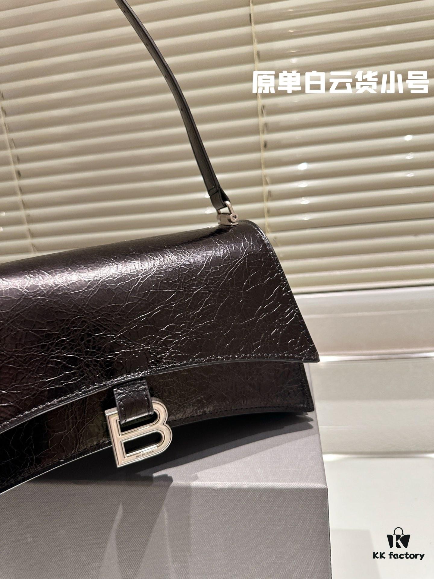 Balenciaga Autumn New Arrival Crush Bag in Top-Grain Leather