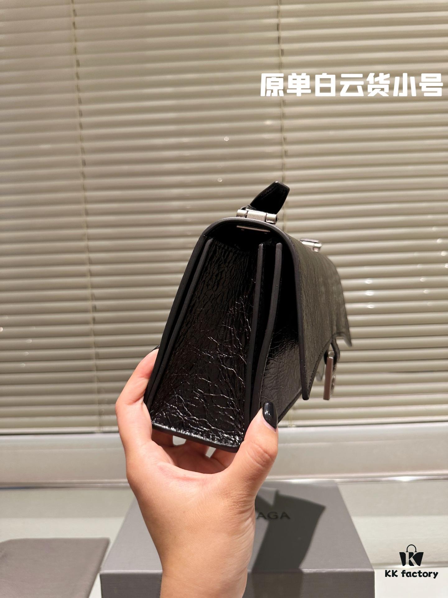 Balenciaga Autumn New Arrival Crush Bag in Top-Grain Leather