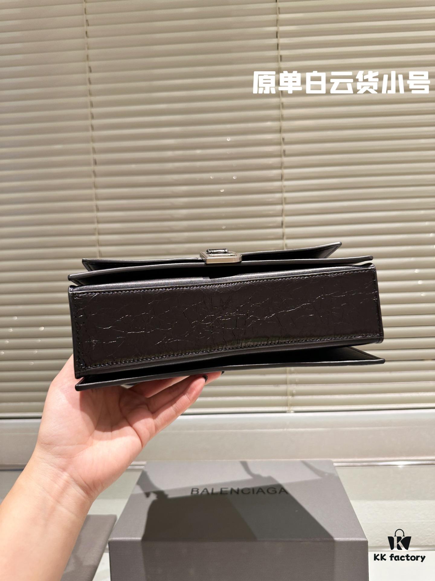 Balenciaga Autumn New Arrival Crush Bag in Top-Grain Leather