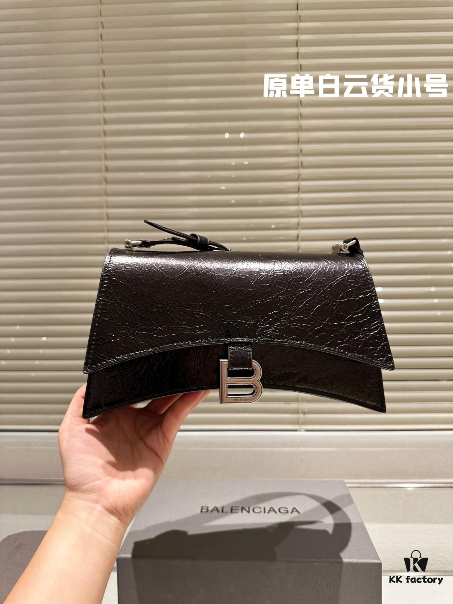 Balenciaga Autumn New Arrival Crush Bag in Top-Grain Leather
