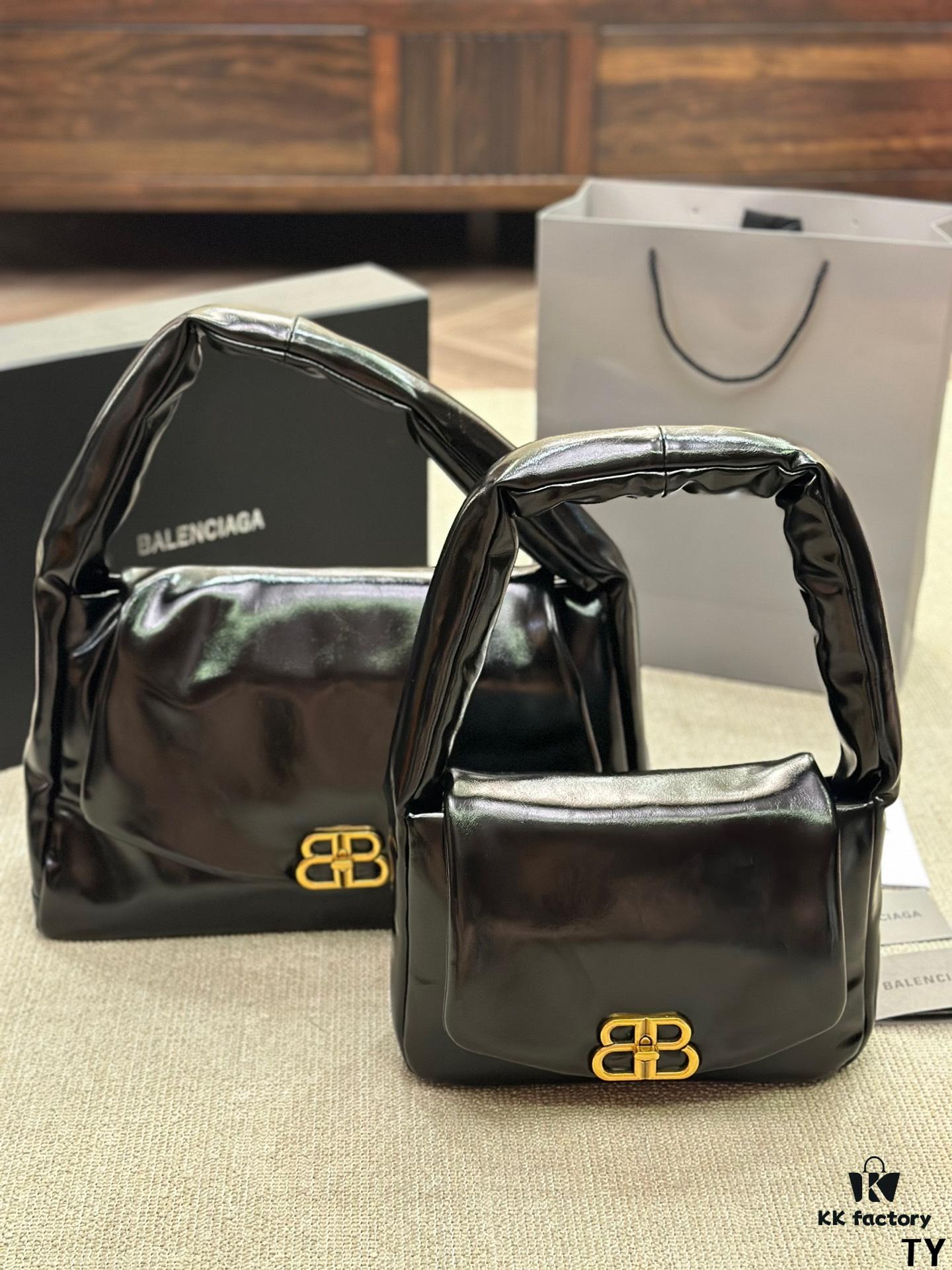 Stunning Look! BALENCIAGA BB SOFT Flap Bag