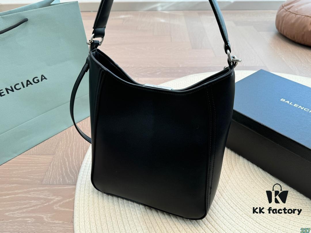 Balenciaga Unisex New Arrival Original Fabric High-Quality Single Order Item