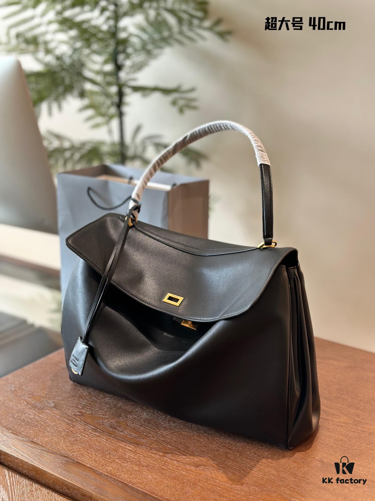 Oversized Balenciaga Rodeo – New Arrival