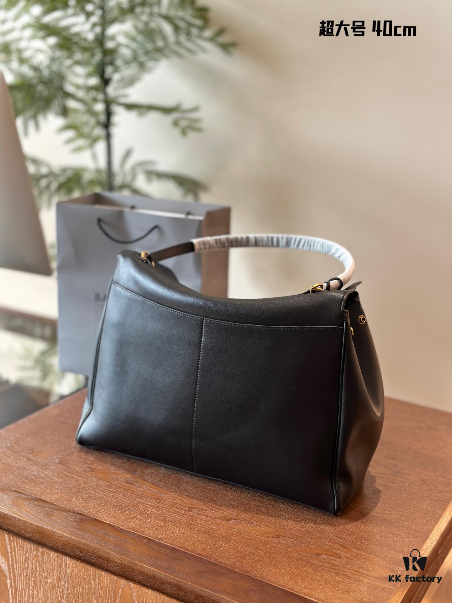 Oversized Balenciaga Rodeo – New Arrival