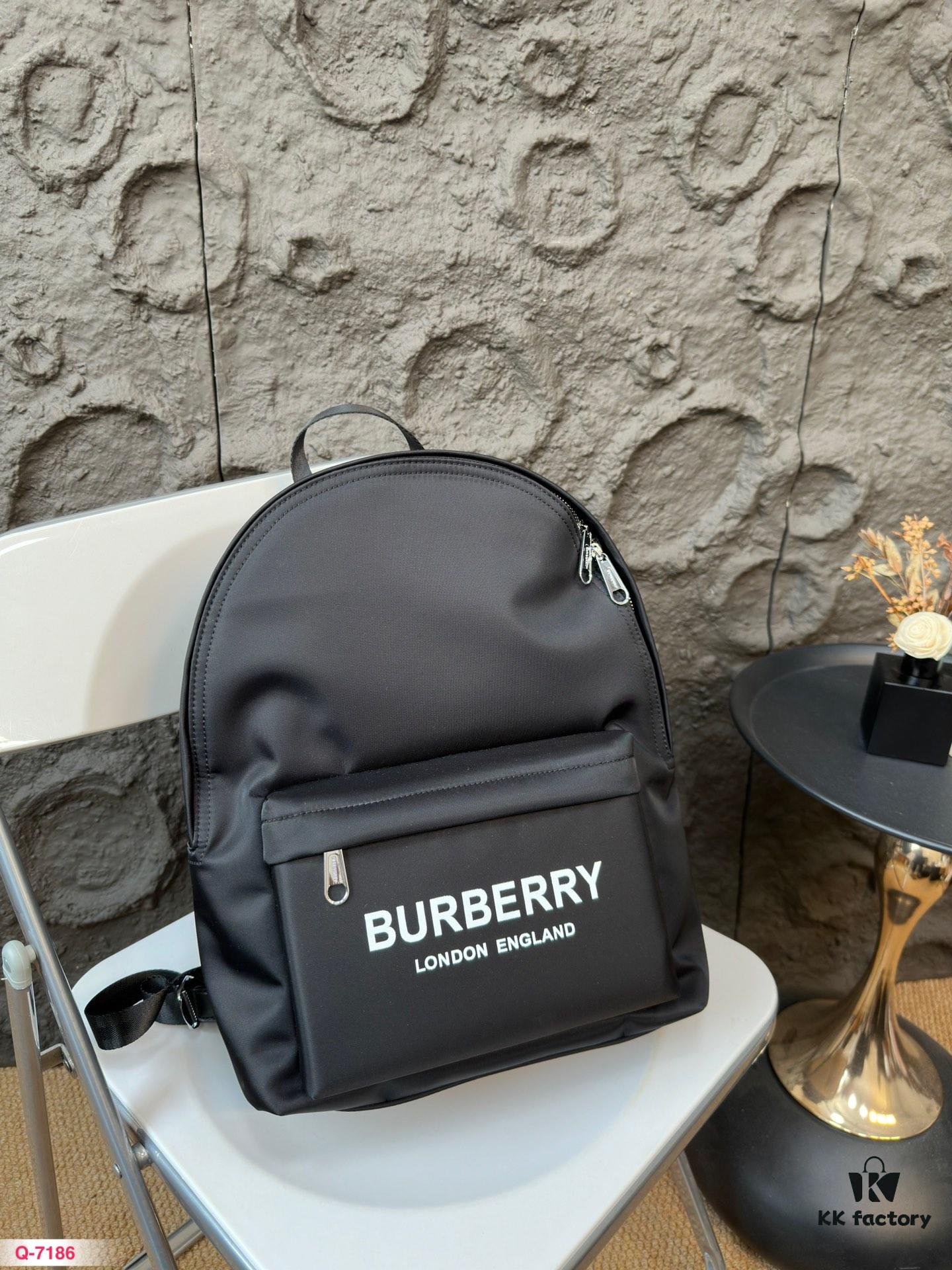 Balenciaga Sac à dos Backpack, Unisex Large-Capacity Backpack, School Bag, Crafted with Precision Inlay Work, Classic and Versatile Design, Made with Original Factory Materials, Actual Product Photography