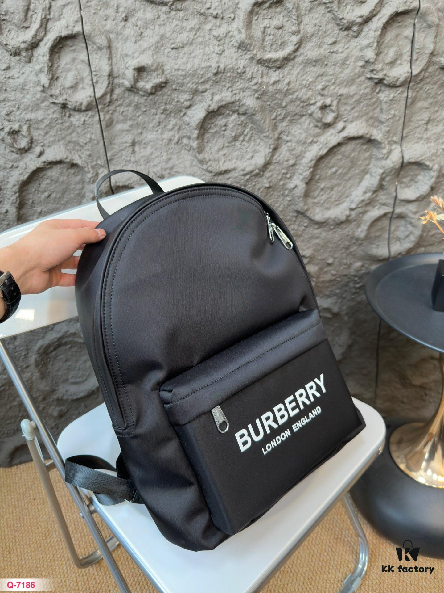 Balenciaga Sac à dos Backpack, Unisex Large-Capacity Backpack, School Bag, Crafted with Precision Inlay Work, Classic and Versatile Design, Made with Original Factory Materials, Actual Product Photography