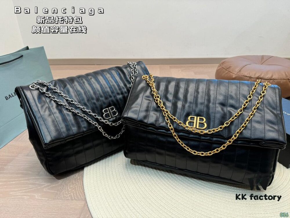 Balenciaga New Arrival Unisex Style Highly Sought After by Celebrities Original Fabric First Quality Extremely Eye-Catching Size 42 28