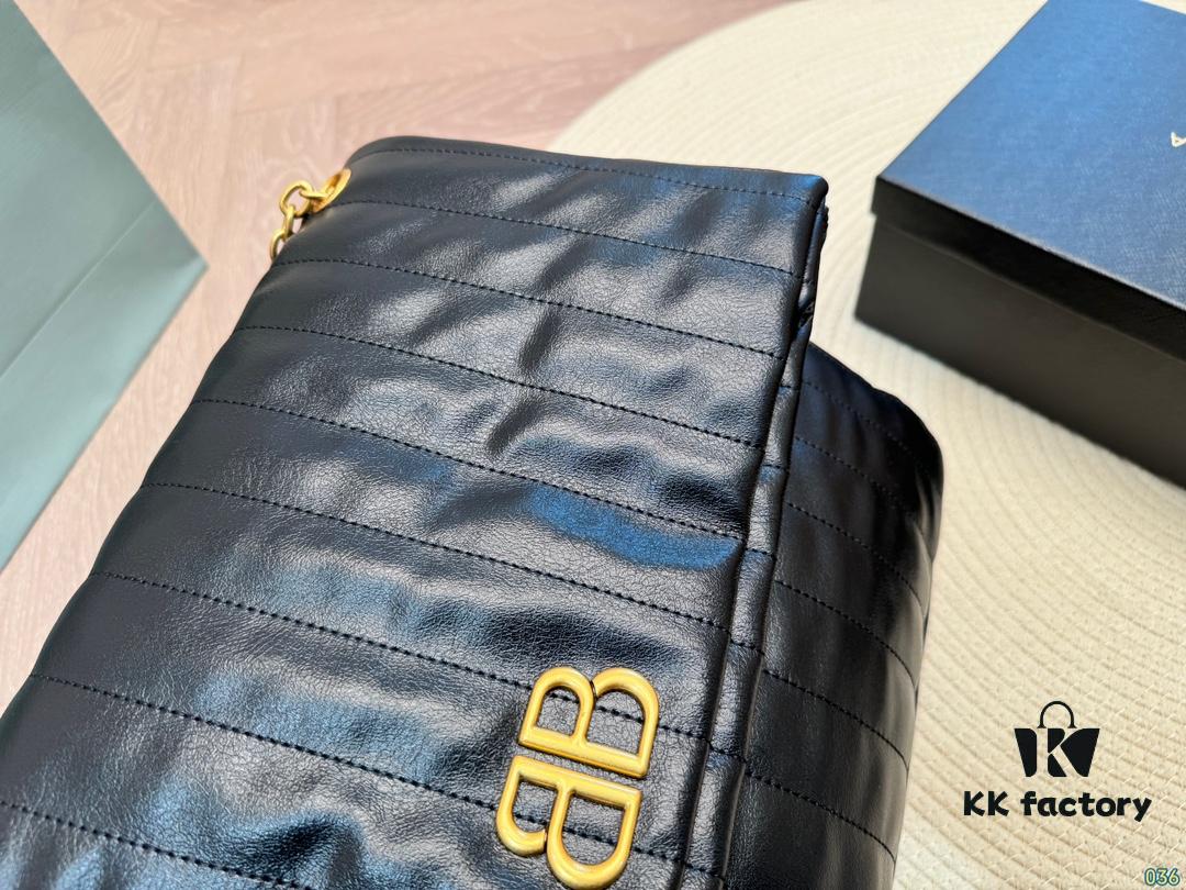 Balenciaga New Arrival Unisex Style Highly Sought After by Celebrities Original Fabric First Quality Extremely Eye-Catching Size 42 28