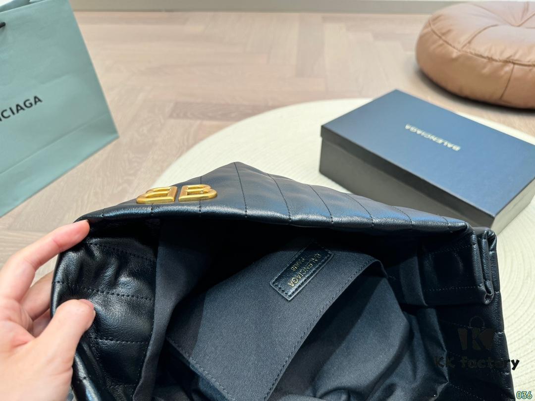 Balenciaga New Arrival Unisex Style Highly Sought After by Celebrities Original Fabric First Quality Extremely Eye-Catching Size 42 28