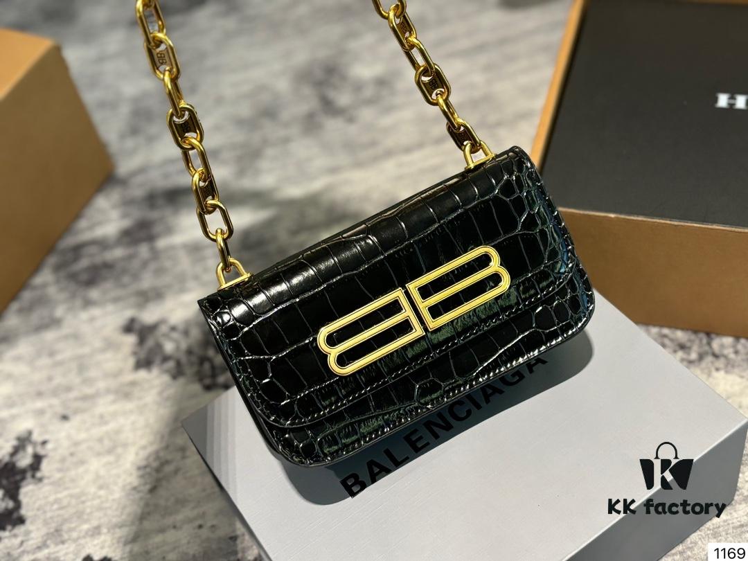 Balenciaga Gossip Bag: Why It's So Amazing