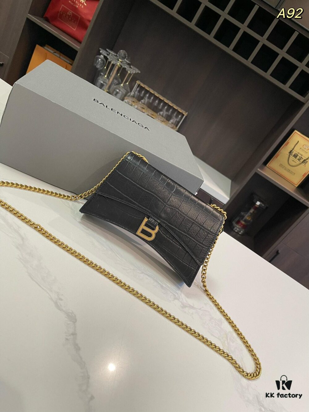 Genuine Leather Foldable Gift Box 🎁, Balenciaga Downtown Style New Arrival Hourglass Crocodile Pattern Unisex Bag