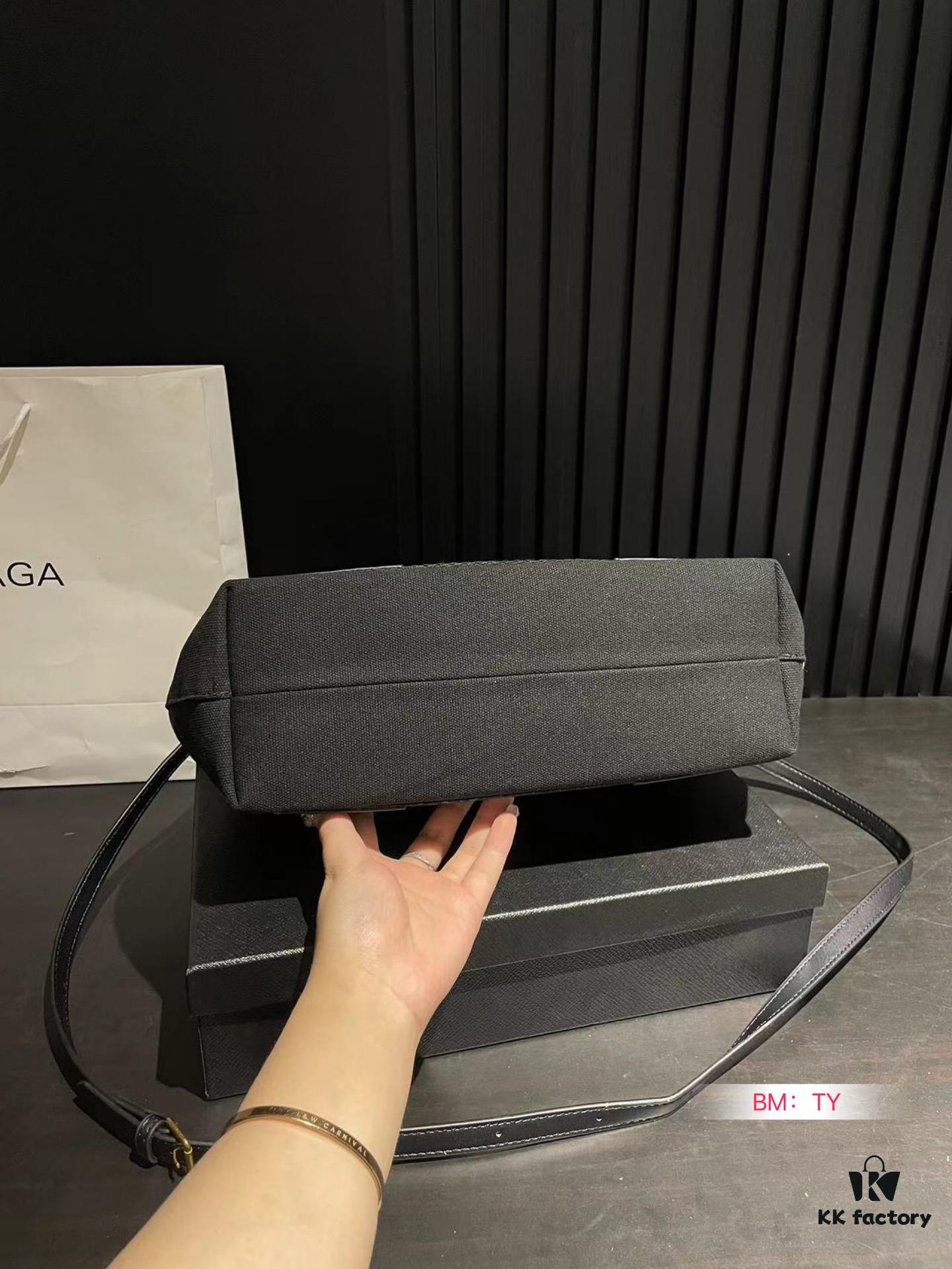 Balenciaga Tote Bag Small and Large Size Unisex Casual Stylish Lightweight Spacious