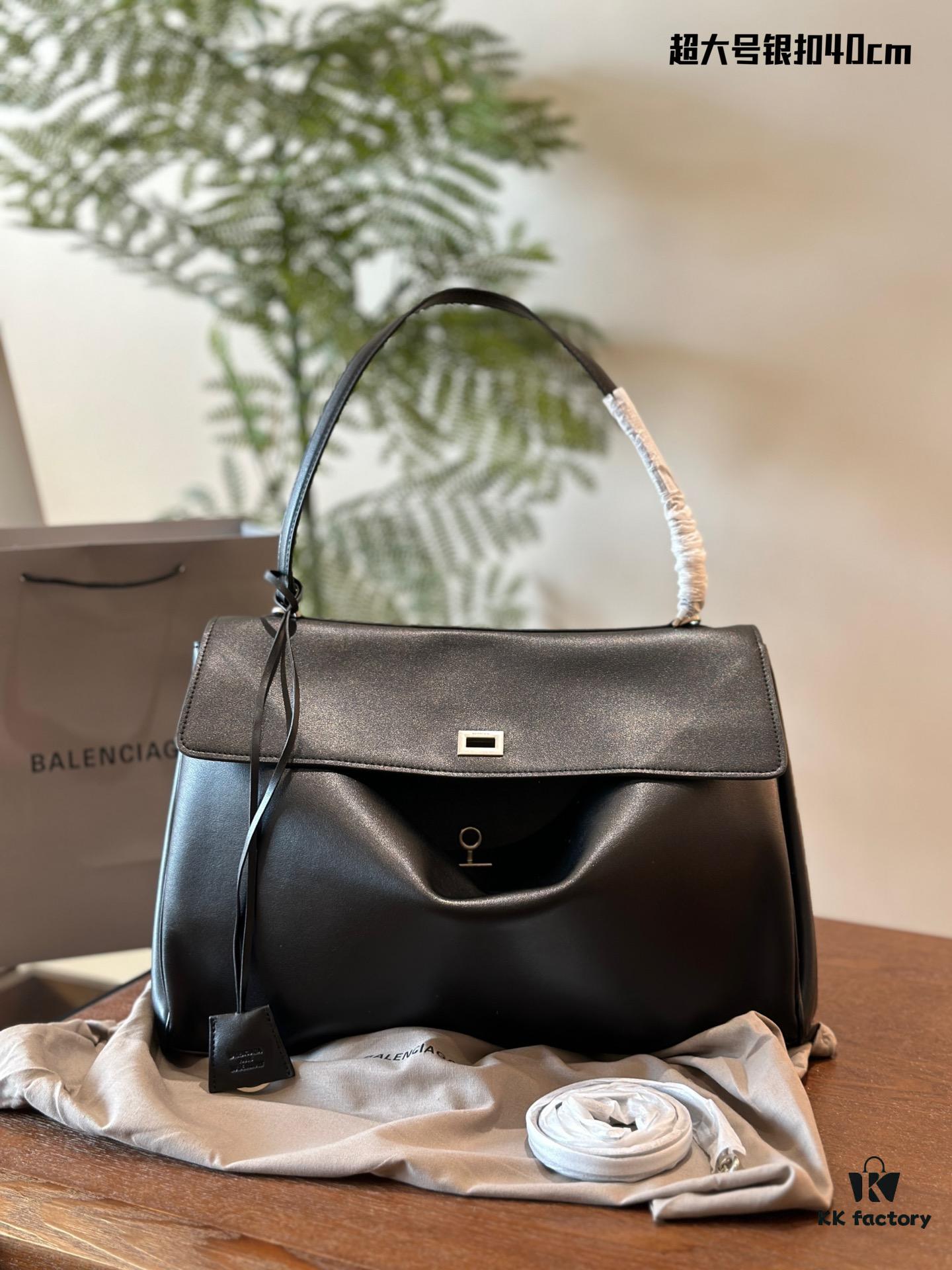 Oversized Balenciaga Rodeo – New Arrival