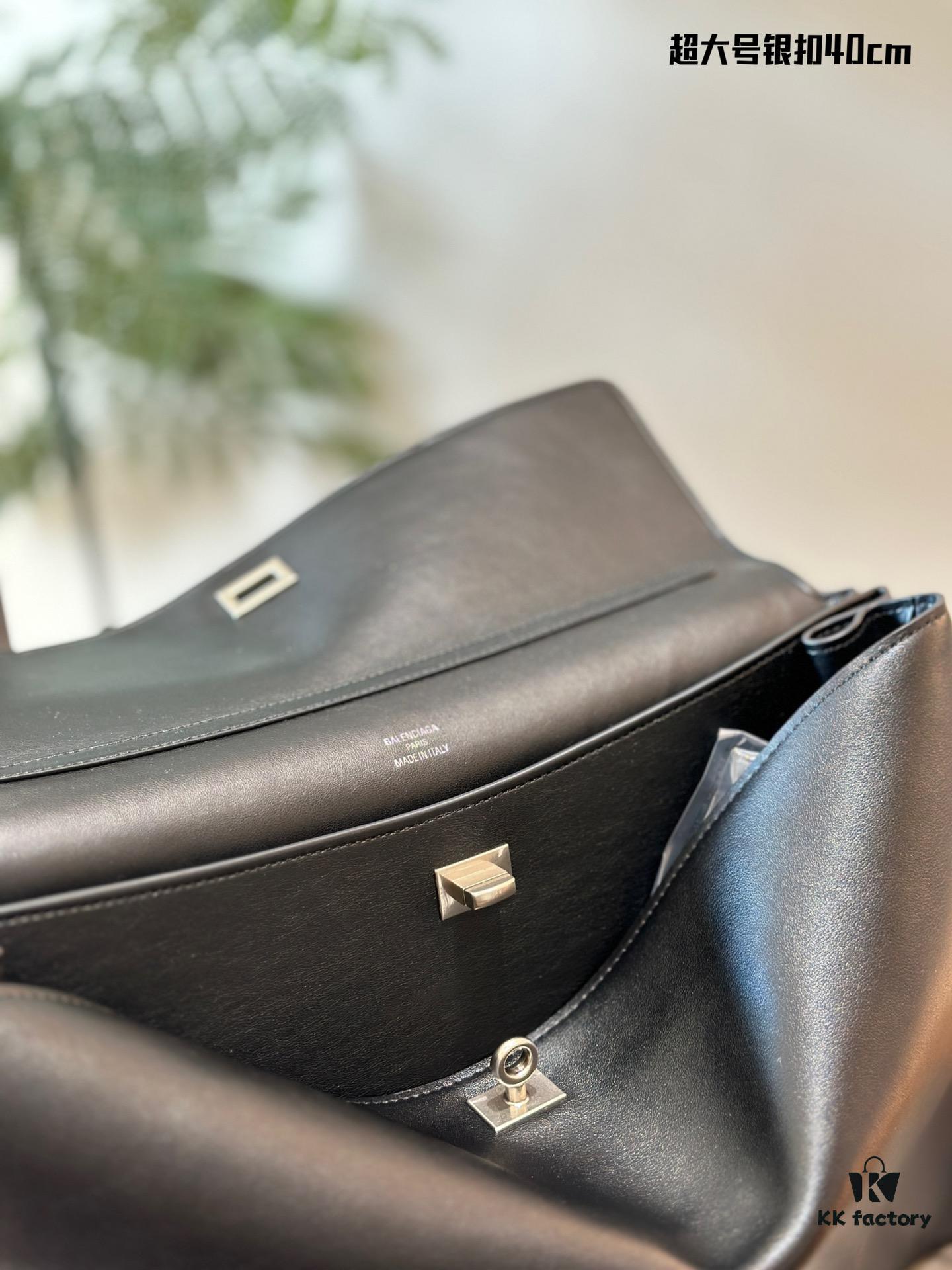 Oversized Balenciaga Rodeo – New Arrival