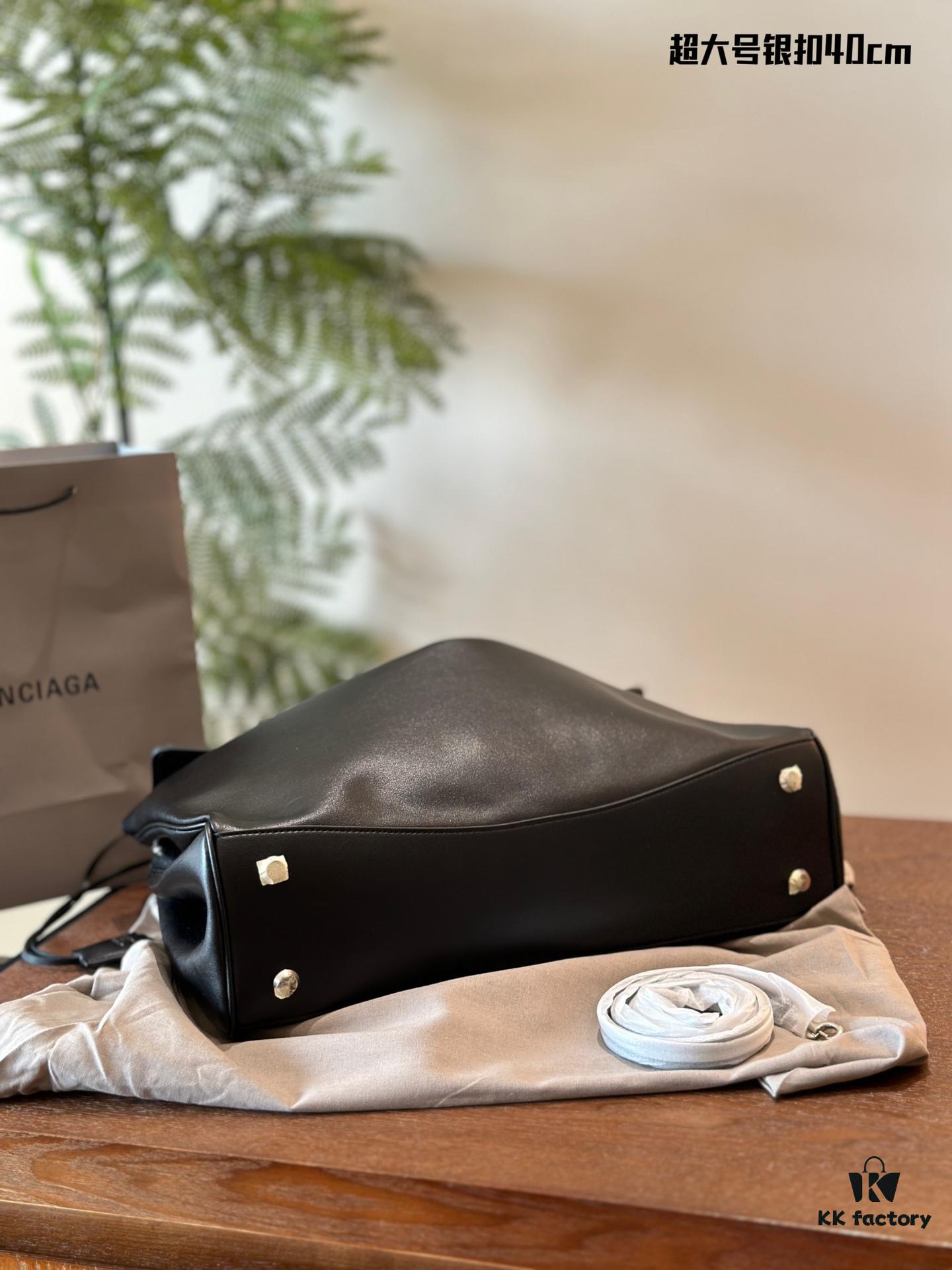 Oversized Balenciaga Rodeo – New Arrival