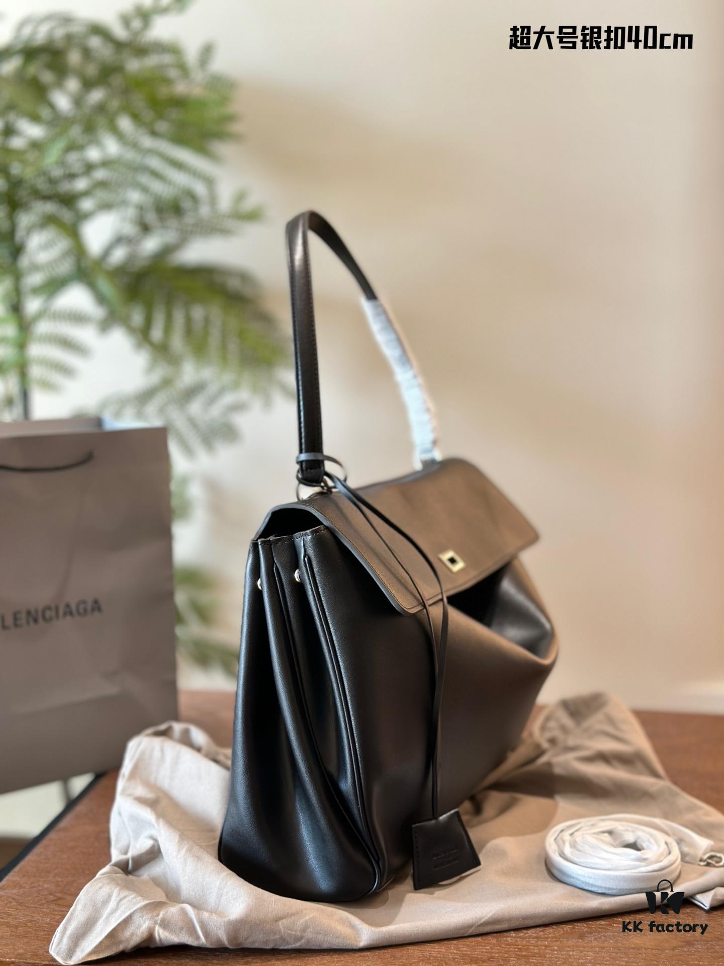 Oversized Balenciaga Rodeo – New Arrival