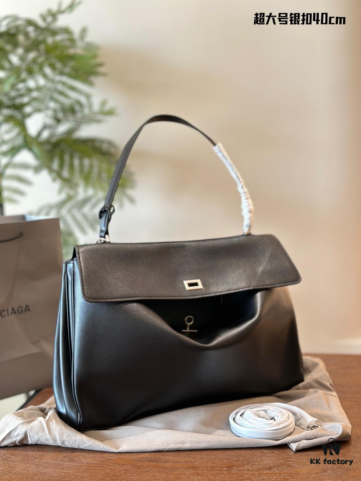 Oversized Balenciaga Rodeo – New Arrival