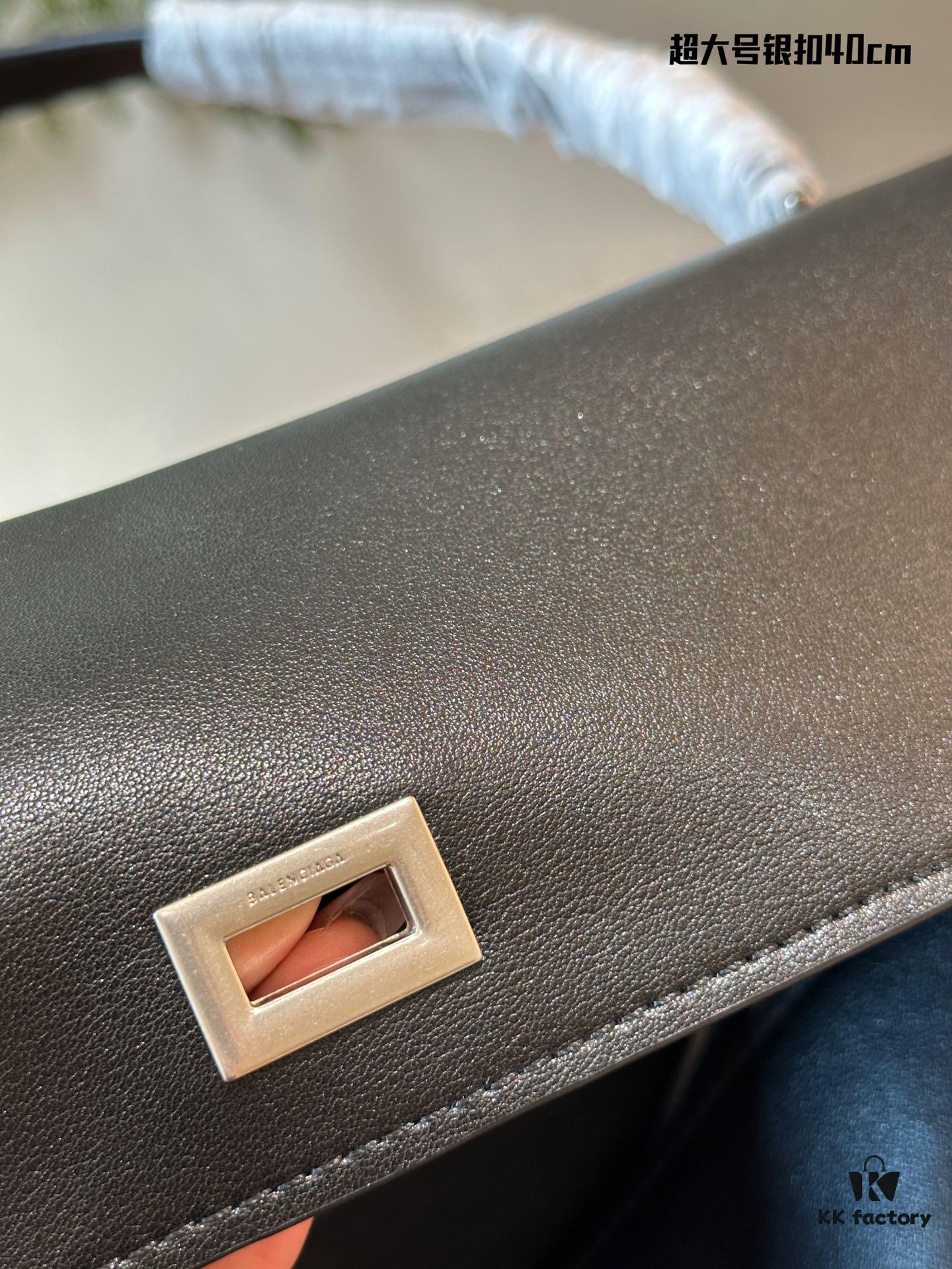 Oversized Balenciaga Rodeo – New Arrival